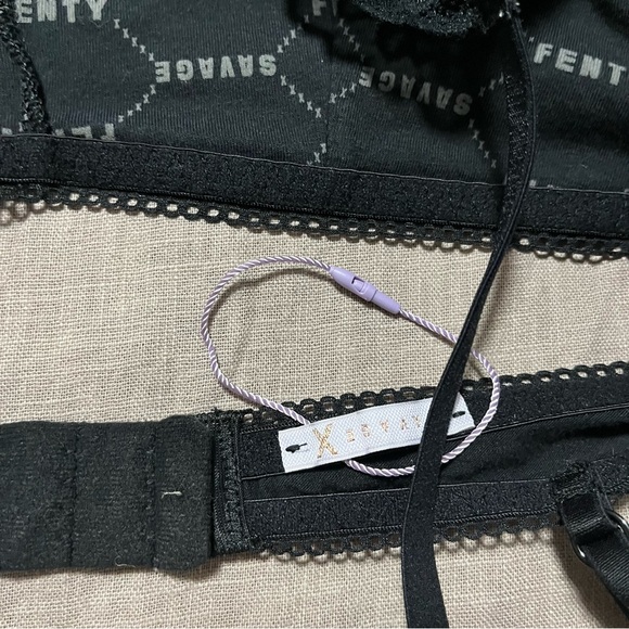 NWOT Savage X Fenty Black Lace Bralette Size Medium All over Print Layering - Picture 2 of 6